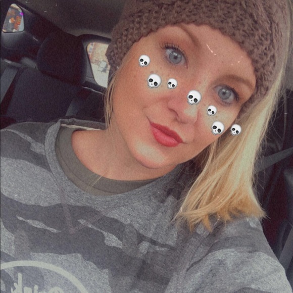 Meet your Posher, Brooke - Picture 2 of 2